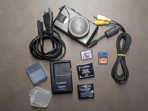 Lumix DMC-LX2 | Digitalkamera / Kompaktkamera | Panasonic | 10,2 MP | Silber - Bild 1 von 11
