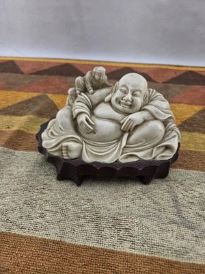 Soporte de madera hecho a mano de resina Happy Buddha con niños de colección Foto 1 de 4