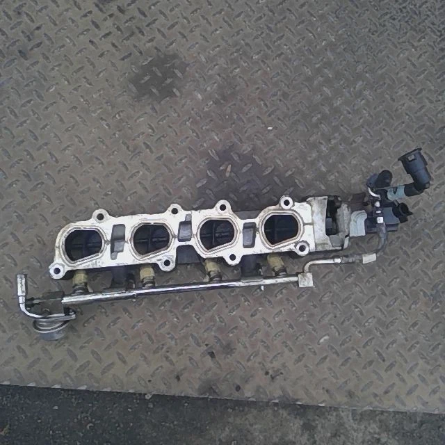 Colector de admisión usado 2,0 L SOHC EMISIÓN FEDERAL FORD ESCORT FIT 97-02 Foto 1 de 1