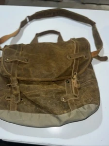The territory had beautiful suede Messenger bag - Picture 1 of 4