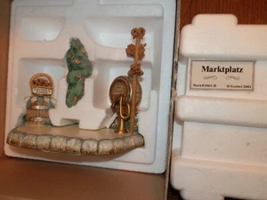 M.I. HUMMEL MARKTPLATZ MARK#1065-D GOEBEL 2001 LIMITED EDITION Pre Owned - Picture 1 of 2