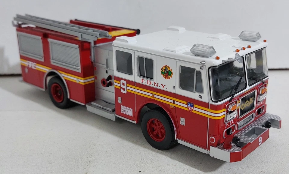 I125690 HACHETTE 1/43 - Camion Pompieri Vigili del fuoco Seagrave - Immagine 1 di 4