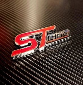 Insignia de portón trasero de arranque línea ST para Ford Focus Kuga Puma rojo cromado - Imagen 1 de 2