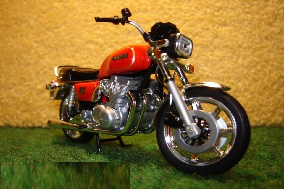 1:24 Yamaha XS Eleven Rot 1978 IXO 00509 - Bild 1 von 1