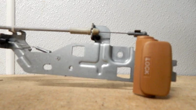 ISUZU AXIOM 2002-04 CERRADURA PUERTA DELANTERA DERECHA CON PESTILLO Y ACTUADOR OEM 1135103300 Foto 1 de 4