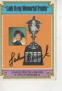 Topps #245 1974-75 firmado por John Bucyk - Boston Bruins - Imagen 1 de 1