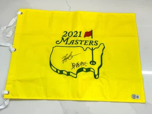 Hideki Matsuyama & Shota Caddie Kanji firmato a mano 2021 bandiera master certificato BAS - Foto 1 di 2