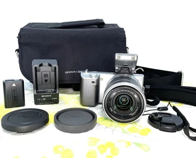 Fotocamera mirrorless SONY NEX-5 argento con obiettivo OSS da 18-55 mm e... - Immagine 1 di 4