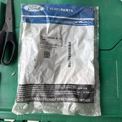 (1) Lámpara marcadora lateral genuina Ford EJ7Z-15A201-Bf rayada OEM. Nos Foto 1 de 3