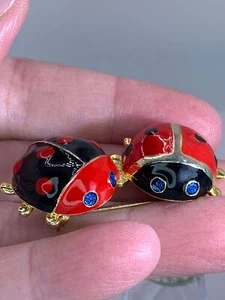 Ladybug Couple Connected Blue Rhinestone Eyes Vintage Gold Brooch Pin M-2961 - Picture 1 of 4