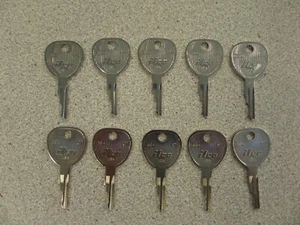 ILCO 1694 KIOTI TRACTOR KT1 KEYS 10 PACK - Picture 1 of 4