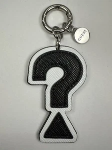 Guess Fragezeichen Kunstleder mit Logo Anhänger Damen Schlüsselanhänger Taschenanhänger - Bild 1 von 7