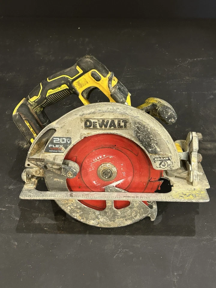 (MA3) DeWALT 20V Max 7-1/4" in. DCS573 Brushless Circular Saw FLEXVOLT Tool Only - Image 1 of 4