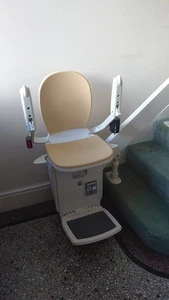 Acorn 180 Curved Stairlift VGC - Picture 1 of 18