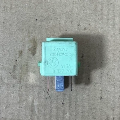 BMW X3 E83 2004-2008 módulo de relé verde claro 8373700 OEM. Foto 1 de 4