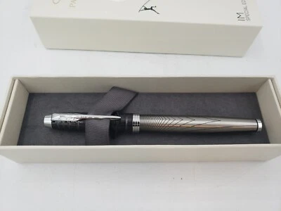 Pluma Estilográfica PARKER IM Edición Especial, Búsqueda Metálica con Plumín Mediano, Caja de Regalo Foto 1 de 4