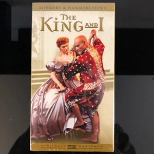 The King and I - 1956 (VHS, 1999) Yul Brynner *New/Sealed* - Foto 1 di 5