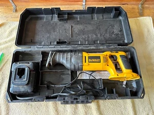DeWalt DC385 Variable Speed Reciprocating Saw, XRP 18VDC Tool & Charger Only - Picture 1 of 8