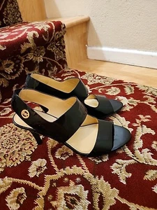Michael Kors Rochelle Tacones Punta Abierta Doble Correa Cuero Negro Talla 8 Logo Dorado - Imagen 1 de 9