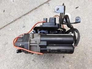 AIR SUSPENSION COMPRESSOR AUDI Q7/SQ7, Q8/SQ8/RSQ8 4M0616005H GENUINE LIKE NEW - Picture 1 of 9