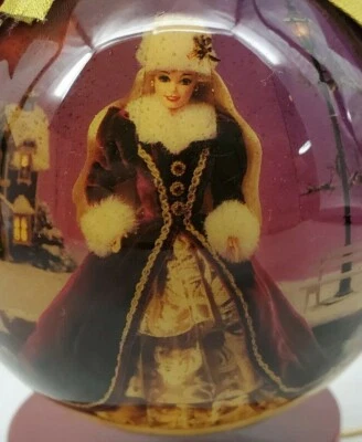 DE COLECCIÓN Adorno de Navidad de Barbie con Amor Decopage Ornamento Circa 1996 Foto 1 de 4