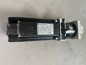 Allen Bradley MPL-B430P-MK74AA Servomotor 5000U/min Kinetix 3 PS 2,2 KW - Bild 1 von 7