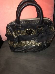 small betsey johnson black and gd glitter star print purse with black bow satche