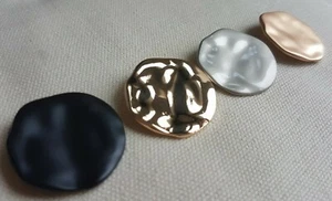 LUXURY METAL HAMMERED WAVY BUTTONS – GOLD, SILVER, BLACK, ROUND, SHANK, 30MM, UK - Picture 1 of 18