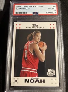 2007 Topps Joakim Noah carta rookie bianca #9 di 14 PSA 8, POP 2 - Foto 1 di 2