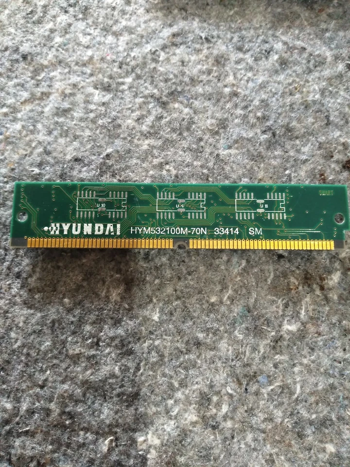 Hyundai Memory card HYM532100M-70N 33414 SM - Image 1 of 2
