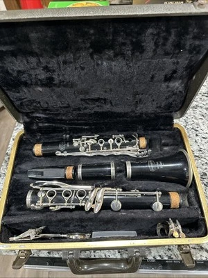 Clarinete Selmer Bundy 577 ideal para principiantes en estuche de transporte Foto 1 de 4