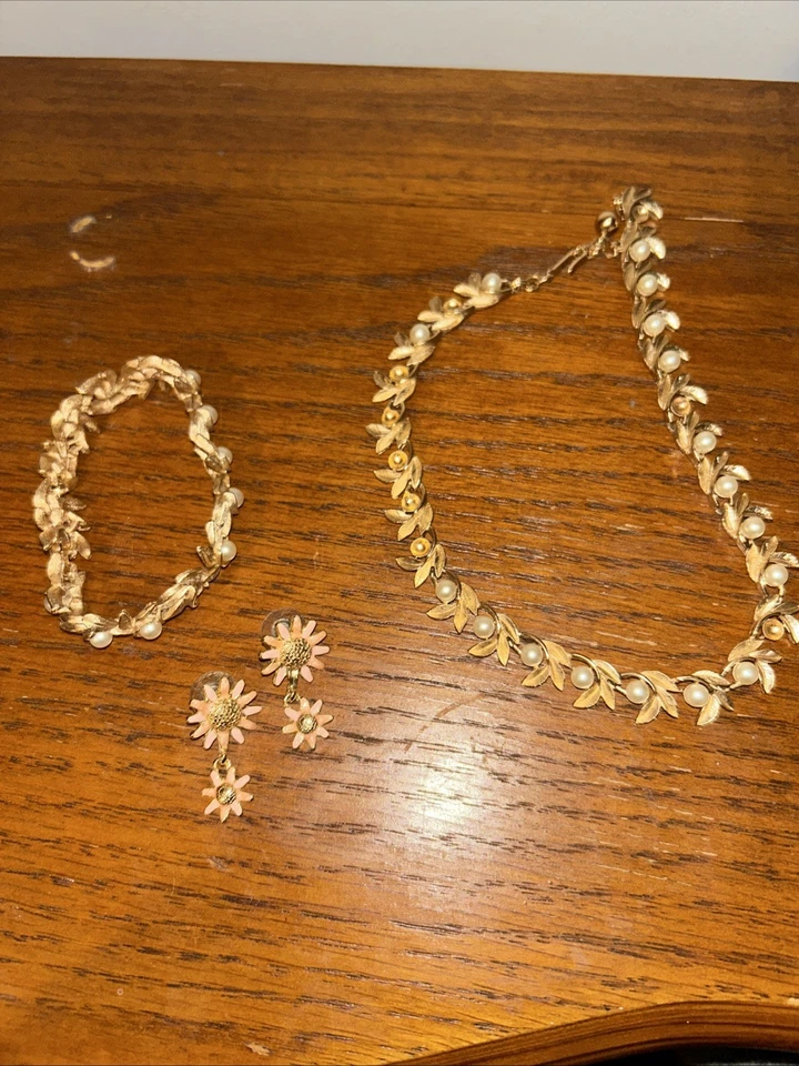 JUEGO DE COLLAR Y PULSERA AVON CHAPADO EN ORO 20” - Bisutería Foto 1 de 3