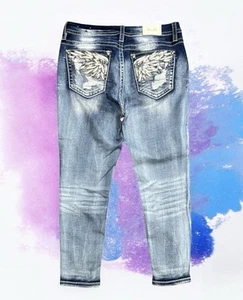 Jeans denim skinny bootcut Miss Me impreziositi ali d'angelo curvy alla caviglia taglia 31 - Foto 1 di 14