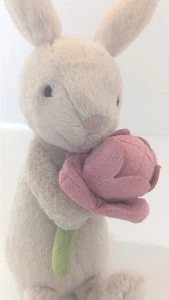 Peluche Jellycat Bonnie Bunny con peonía relleno conejito con flor - Imagen 1 de 7