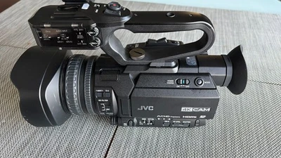 Videocámara JVC GY-HM170U 4K Ultra HD con batería y cargador - Excelente estado Foto 1 de 4