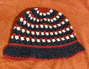 Cappello fatto a mano all'uncinetto. granny 54 →55 - Foto 1 di 2