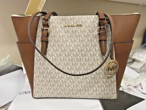BOLSO DE HOMBRO MICHAEL KORS CHARLOTTE GRANDE CON CREMALLERA SUPERIOR TOTE Vanilla MK Signature - Imagen 1 de 5