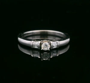 Platinum 950 0.20cttw Diamond Ring – Size 7 – 3.20g - Picture 1 of 10