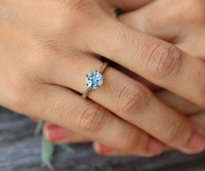 Delicado anillo de boda enchapado en oro blanco de 14K aguamarina corte brillante en plata 925 Foto 1 de 4