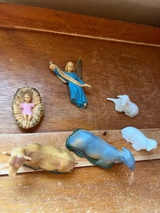 Vintage Konvolut blauer Engel weiß Schafe braun Kühe Jesuskind Krippe Tiere Pla - Bild 1 von 7