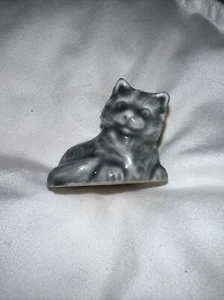 Wade Whimsies Gray Kitty Cat Kitten Figurine Red Rose Tea England - Picture 1 of 7
