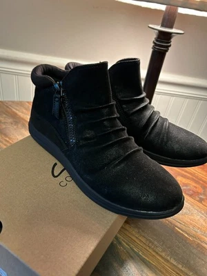Bota Cloudsteppers Clarks Sillian Rima para mujer negra imitación gamuza cremallera talla 6 N Foto 1 de 4
