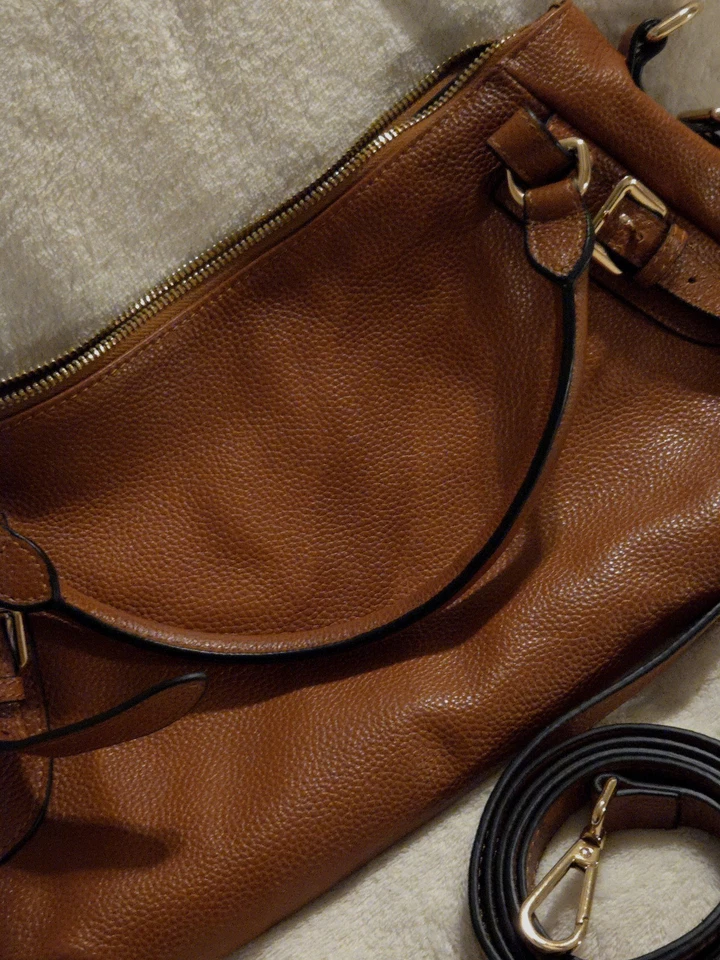 Bolso de mano bandolera de cuero marrón suave con guijarros Kattee (LS) Foto 1 de 4