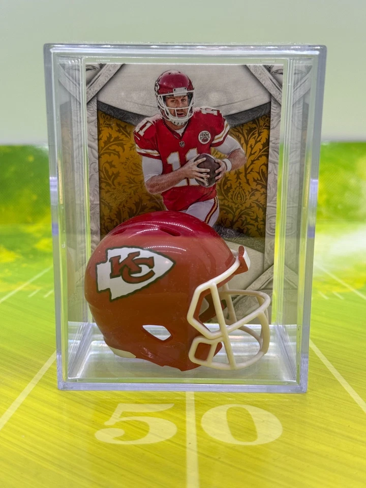 Мини-футбольный шлем Kansas City Chiefs Shadowbox с карточкой Алекса Смита - Изображение 1 из 1