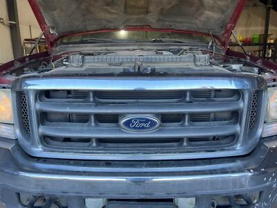1999 - 2004 Ford F350SD Chrome/Black Grille w/Emblem Foto 1 de 4