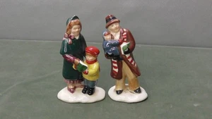 Department 56 Snow Village Main Street People set of 2 - Picture 1 of 9