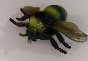 DOLGEN Realistic Detailed House Fly Life-Like Bug Housefly Figure Toy 3.5” - Picture 1 of 4