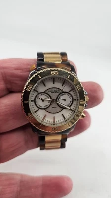 Anne Klein 12/2024WMTO 珍珠母表盘玳瑁表带女士腕表 — 第 1/4 张图片