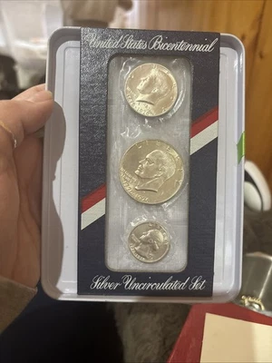 1776-1976 US Mint Bicentennial Silver Uncirculated Set Red Envelope With COA - Image 1 of 4