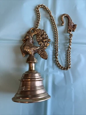 Campana de templo de latón estilo vintage con pavo real en cadena hogar, templo, decoración Diwali Foto 1 de 4